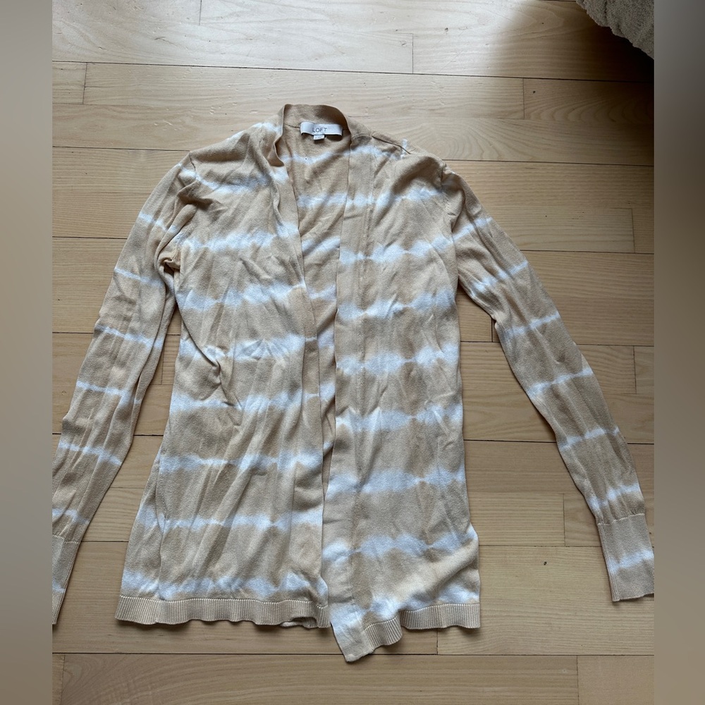 Women's Beige and White Sweater